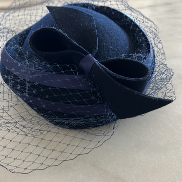 Margos custom pill hat - Picture 3 of 4